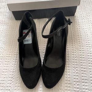 Nearly New Bandolino black “suede” Maryjanes with ankle strap!